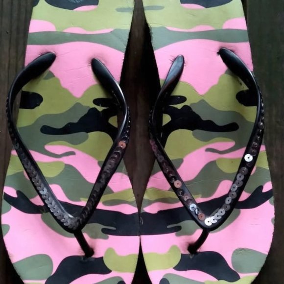 Medium Womens pink camo wedge flip flops with sequin straps - Picture 3 of 6